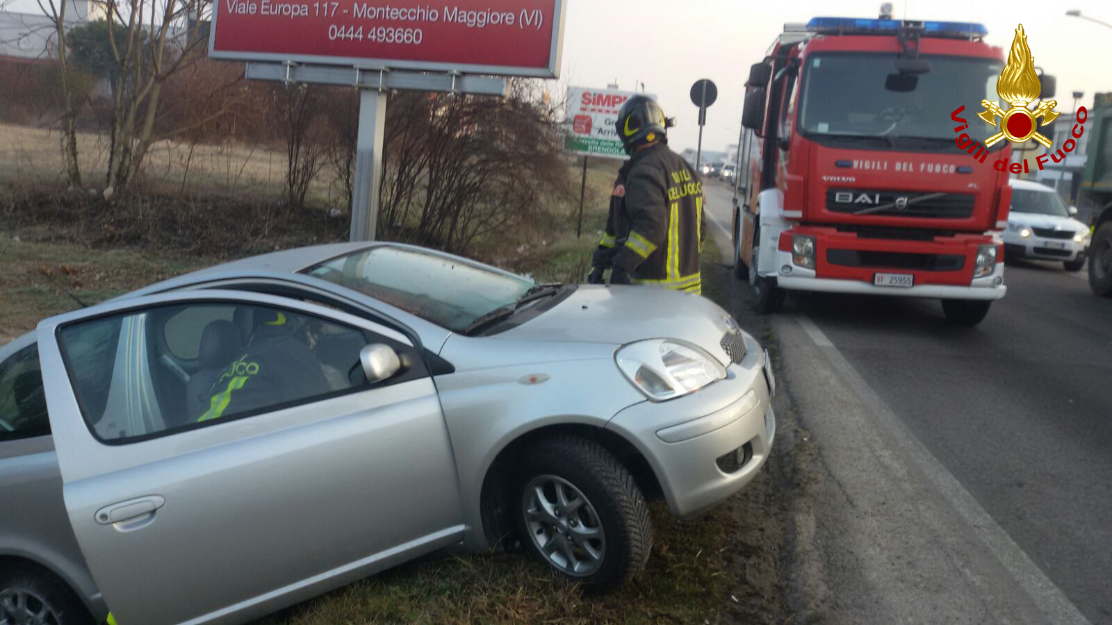 MONTECCHIO MAGGIORE: TAMPONAMENTO TRA DUE AUTO, FERITA UNA DONNA